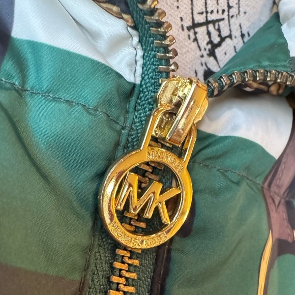 Michael Kors Bold Logo Print Puffer Vest Zip Front Equestrian Purse Straps Chain - Picture 4 of 9